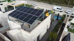 Instalacja solarna o mocy 5,4 kW w San Miguel de Salinas